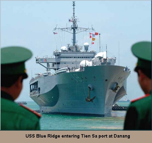 USS Blue Ridge enters Danang port