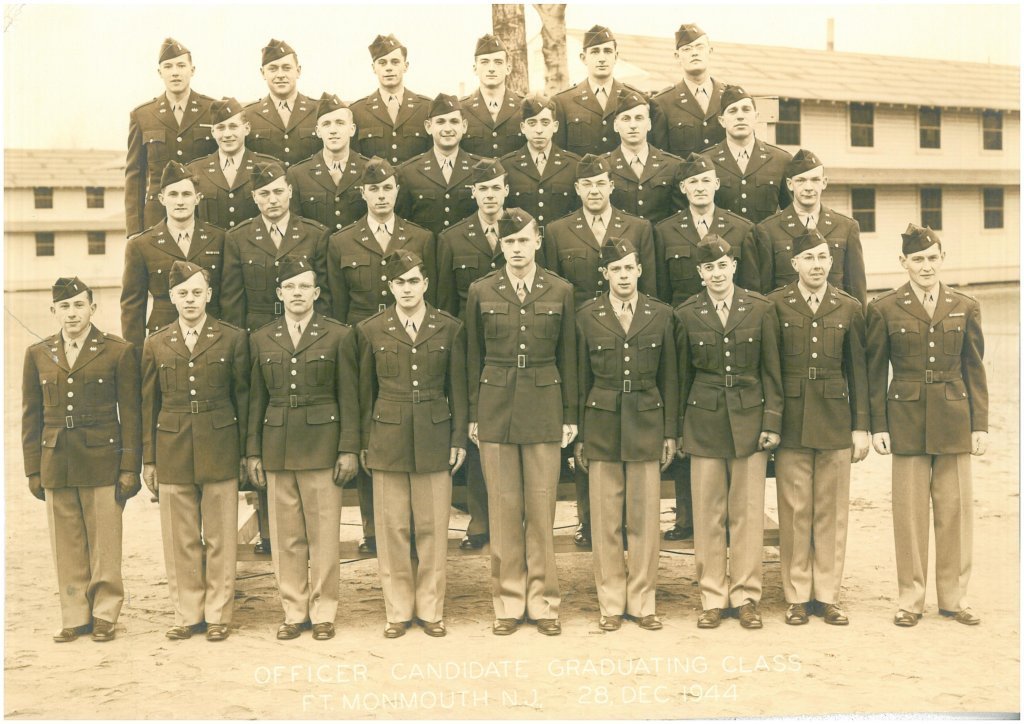 armysignalocsclass4044graduateddecember281944.jpg